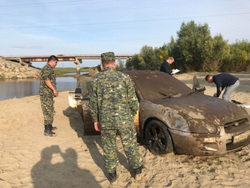 В автомобиле на дне реки найдены тела мужчины и женщины