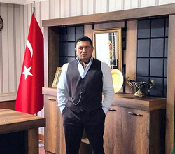Гули собрался в политику, в его кабинете появился государственный флаг Турции