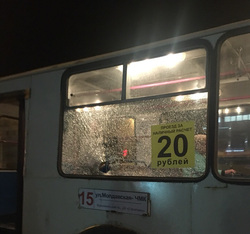 Из пострадавших — только стекло троллейбуса