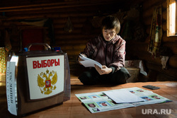 Предварительное голосование на хантыйских стойбищах. Сургутский район , ящик для голосования, выборы, коренное население, предварительное голосование, ханты голосуют, аборигены, кмнс