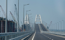 Повреждения от столкновения с плавкраном для Крымского моста несущественны