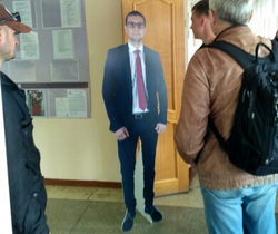 Фигуру Ефимова установили прямо на участке