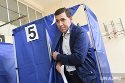 Куйвашев голосует на выборах в ЕГД. Необр