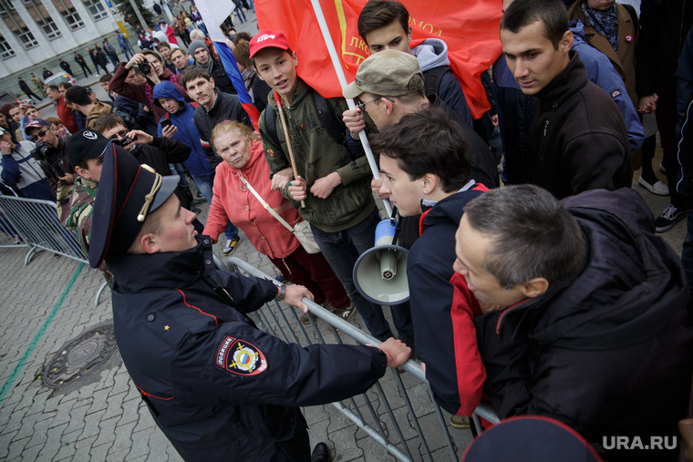 Несанкционированная акция против изменения пенсионного законодательства в Перми, полиция, несанкционированный митинг, акция против пенсионной реформы