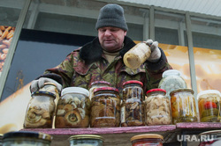 Вывоз киосков с улицы Ракетная, 2. Екатеринбург, закуска, продукты, предприниматель, уличная торговля, соления, рынок, малый бизнес, еда
