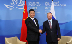 На ВЭФ российский лидер встретился с главой Китая