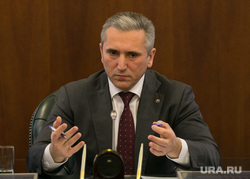 Пресс-конференция ВРИО губернатора тюменской области Александра Моора. Тюмень, моор александр, портрет, жест руками