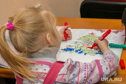 Разное. Курган, рисунок, детство, дети, новогодняя елка, девочка, картинка, ребенок рисует, фламастеры