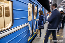 Екатеринбургский метрополитен. Екатеринбург, метро, метрополитен, прибытие поезда, геологическая станция, пассажир