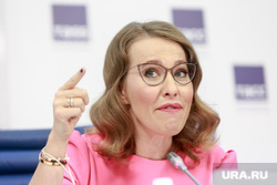 Пресс-конференция Ксении Собчак в ТАСС. Москва, собчак ксения, портрет, указательный палец