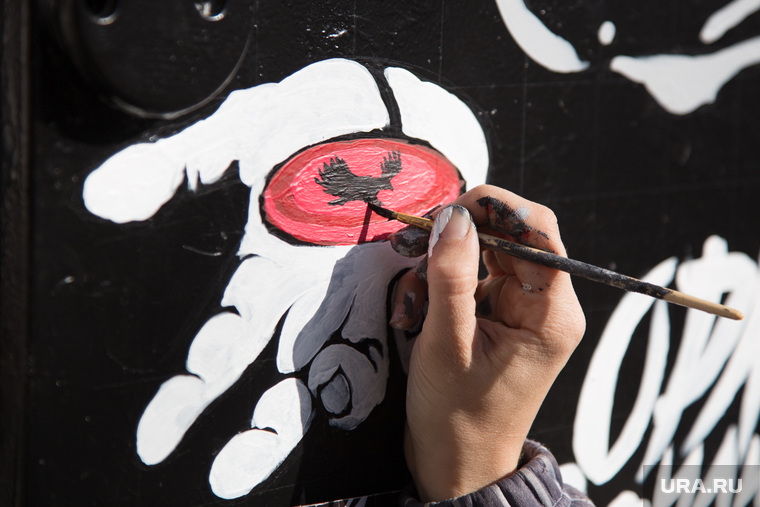 Процесс рисования граффити С изображением Макса Фадеева. г. Курган, граффити