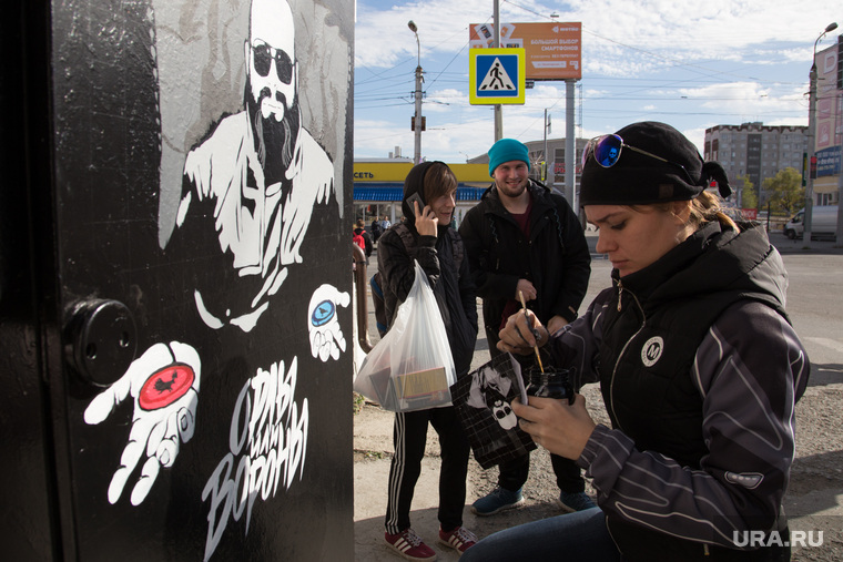 Процесс рисования граффити С изображением Макса Фадеева. г. Курган, граффити, фадеев максим, орлы или вороны