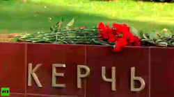 В Александровском саду в Москве появились первые цветы на стеле Керчи