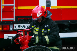 Пожарных эвакуировали из горящего цеха завода УГМК из-за угрозы взрыва