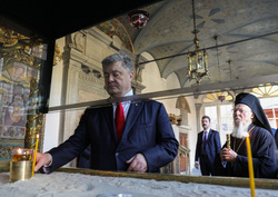 Соглашение между Порошенко и Варфоломеем находится вне канонического поля