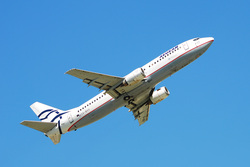 Самолет «Боинг-737» готовится к вынужденной посадки в Красноярске из-за трещины на лобовом стекле