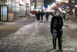 Фонарики на улице Вайнера в преддверие Китайского Нового года. Екатеринбург , листовки, маска, страх, череп, скелет, улица вайнера, ужастик, бери, беги