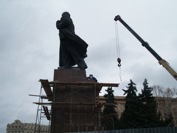 Памятник Ильичу приведут в порядок до конца месяца