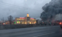 Очевидцы сняли пожар в гипермаркете