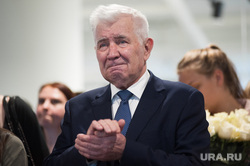 Открытие выставки "Мяч над сеткой", которая посвящена 80-летию заслуженного тренера СССР и России Николая Карполя. Екатеринбург , карполь николай, плачет, апплодисменты