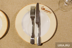 Ресторанный язык столовых приборов. Екатеринбург, столовые приборы, ресторанный язык, сервировка, пустая тарелка, закончил трапезу