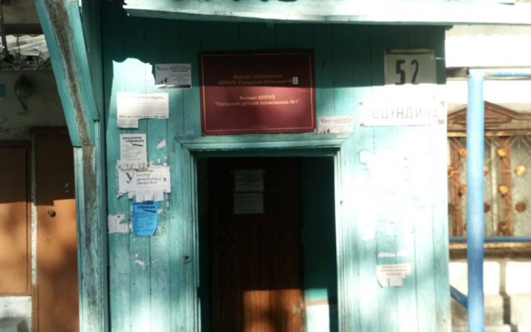 В копейской детской поликлинике нет гардероба, пациенты жалуются и на плохое освещение