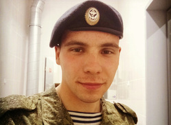 Юрий недавно вернулся домой из армии