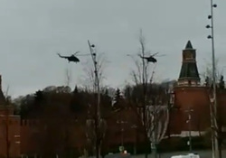 Над Кремлем пролетели два вертолета