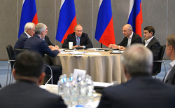 Владимир Путин призвал чиновников на деле улучшить жизнь россиян