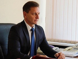 Диплом Владимира Сипягина вызывает сомнения у СМИ