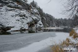 Природный парк "Оленьи ручьи". Свердловская область , зима, оленьи ручьи, река серга, скала карстовый мост
