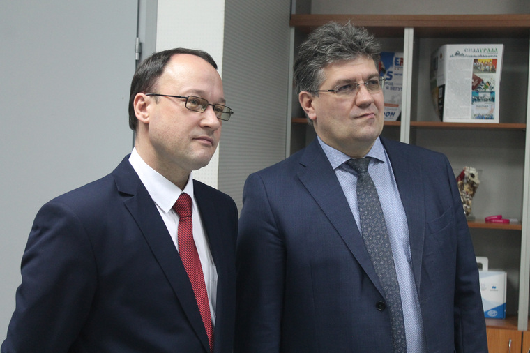 На открытии присутствовали министр социальной защиты Свердловской области Андрей Злоказов (справа) и новый глава регионального департамента по делам молодежи Олег Гущин