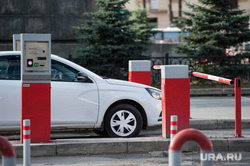 Презентация эксплуатационных возможностей мобильной мойки высокого давления. Екатеринбург, автомобиль, шлагбаум, парковочная система