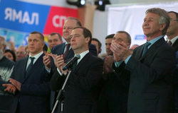 Медведев выступил на запуске третьей линии завода «Ямал СПГ»