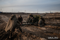 Реконструкция боевых действий Великой Отечественной войны. Сургут, вов, артиллерия, реконструкция боя, артиллерийский расчет, реконструкторы, артиллеристы, орудие, пушка, великая отечественная война, солдат