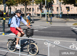 Виды Стокгольма. Швеция.ЛГБТ, велодорожка, велосипедист, дорожное движение, велосипедная дорожка, стокгольм