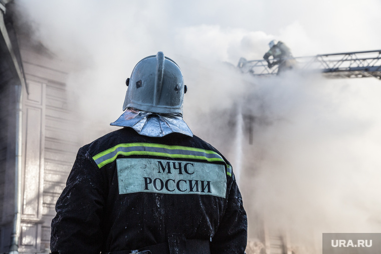 Пожар памятника архитектуры по ул. Семакова 8. Тюмень, пожар, пожарные, мчс