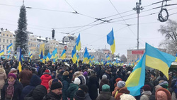 В центре Киева собрались тысячи человек