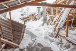 По словам главы Дзержинска, причиной обрушения крыши был не снег