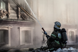 Пожар памятника архитектуры по ул. Семакова 8. Тюмень, мчс, пожар, огонь, тушение пожара