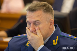 Заседание Правительства Курганской области. Курган, ткачев игорь, закрывает рот рукой