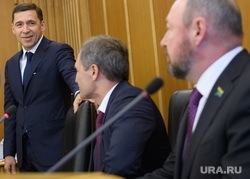 Депутатов думы Екатеринбурга собирают на встречу с губернатором Куйвашевым. Тема новогодняя, но «могут случиться неожиданности»