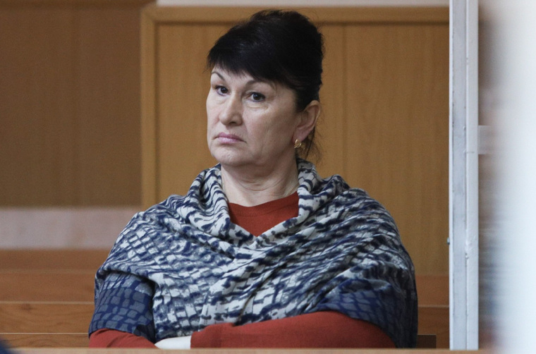 В зале суда присутствовала супруга Домосканова Людмила. Ранее женщину подозревали во взятке, но в итоге закрыли дело