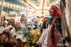 Парад снегурочек на Тверской площади в Москве. Москва, новый год, снегурочки, праздник