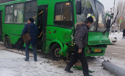 Одиннадцать человек пострадали при ДТП с микроавтобусом в Екатеринбурге
