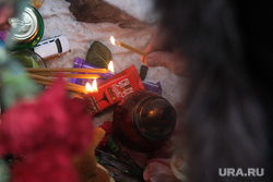 Литургия по погибшим от взрыва подъезда дома № 164 на Карла Маркса. Магнитогорск, свечи