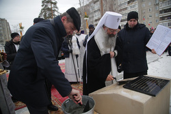 Глава УГМК и митрополит Кирилл приняли участие в церемонии освящения закладного камня