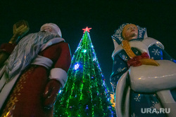 Новогодняя площадь. Курган, елка, дед мороз и снегурочка, новый год, новогодние огни