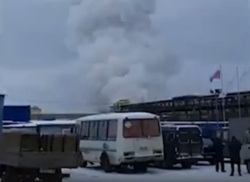 Очевидцы сообщили о мощном взрыве на химзаводе в Ленинградской области