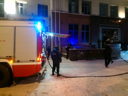 Огонь в банке вспыхнул поздней ночью